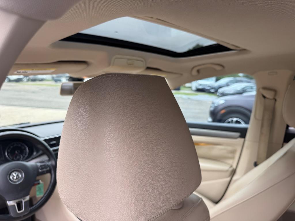 2015 Volkswagen Passat - $8,400