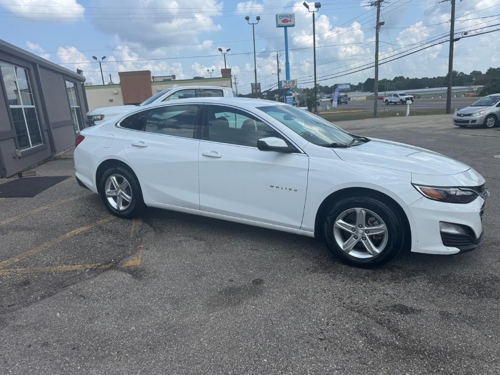 2021 Chevrolet Malibu - $12,400