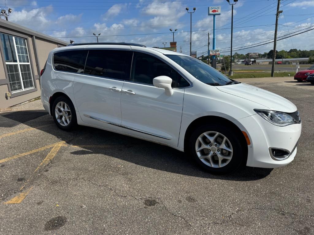 2020 Chrysler Pacifica - $14,995