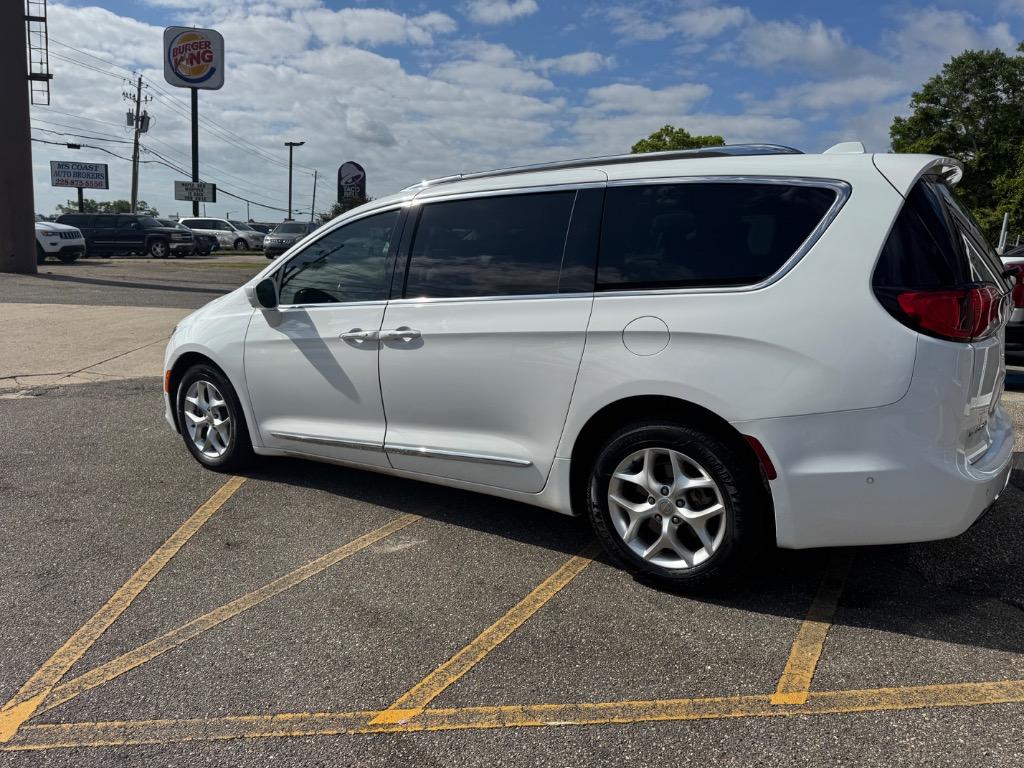 2020 Chrysler Pacifica - $14,995
