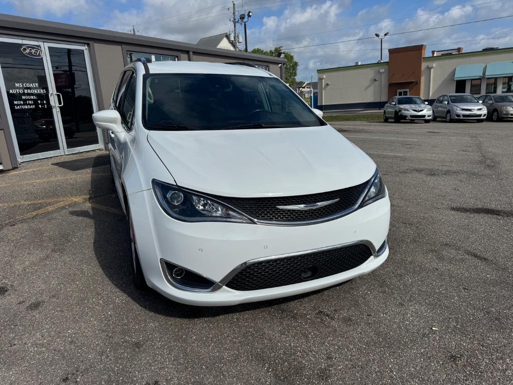 2020 Chrysler Pacifica - $14,995