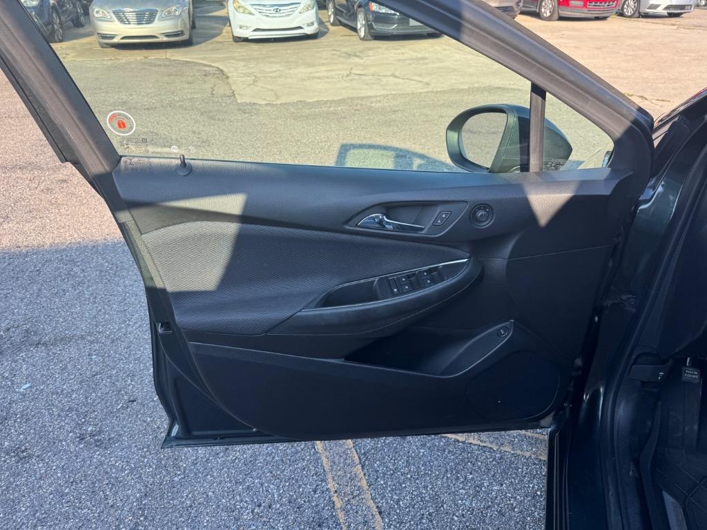 2018 Chevrolet Cruze - $11,995