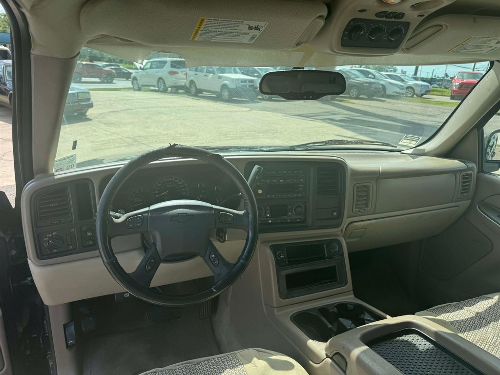 2004 Chevrolet Suburban 1500 LS photo