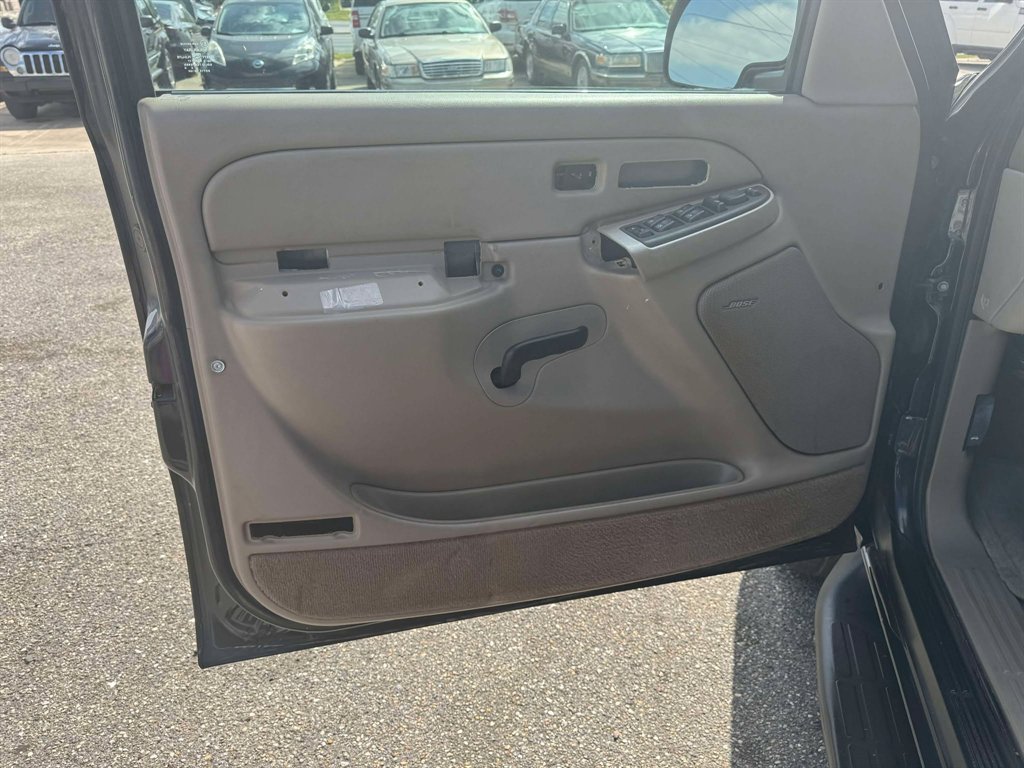 2004 Chevrolet Suburban 1500 LS photo