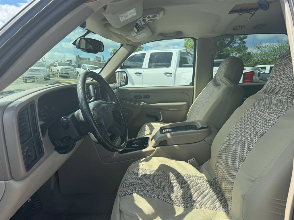 2004 Chevrolet Suburban 1500 LS photo