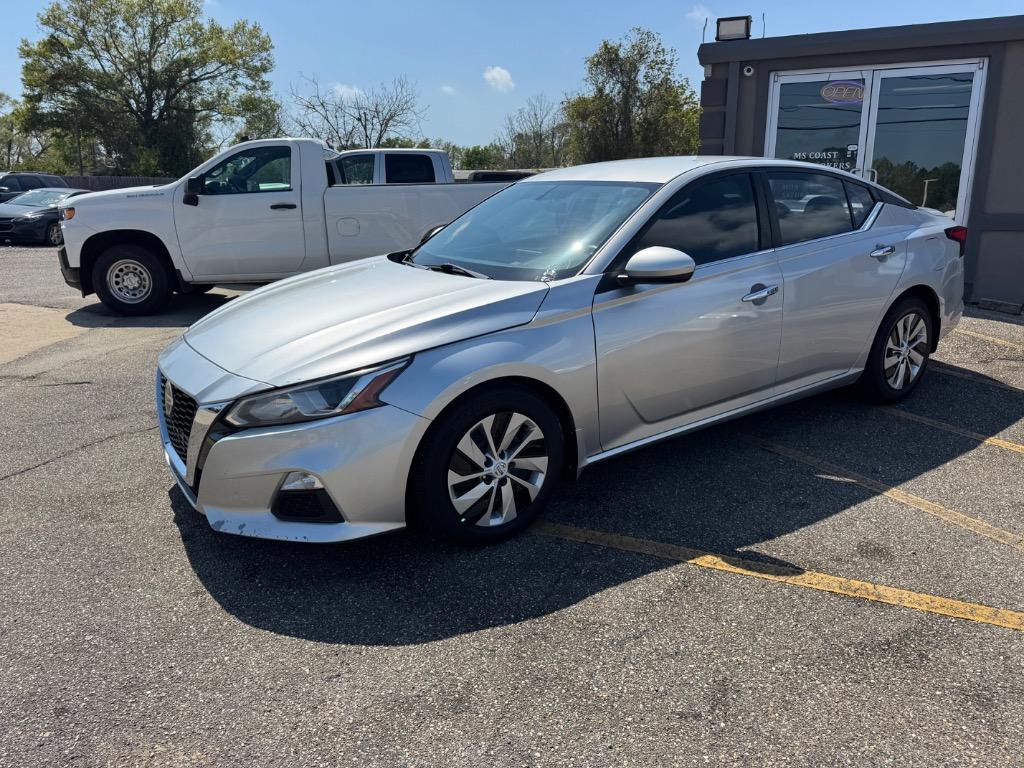 2019 Nissan Altima - $12,500