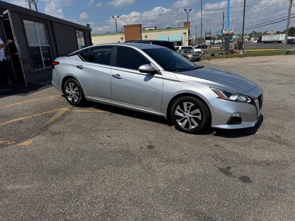 2019 Nissan Altima - $12,500