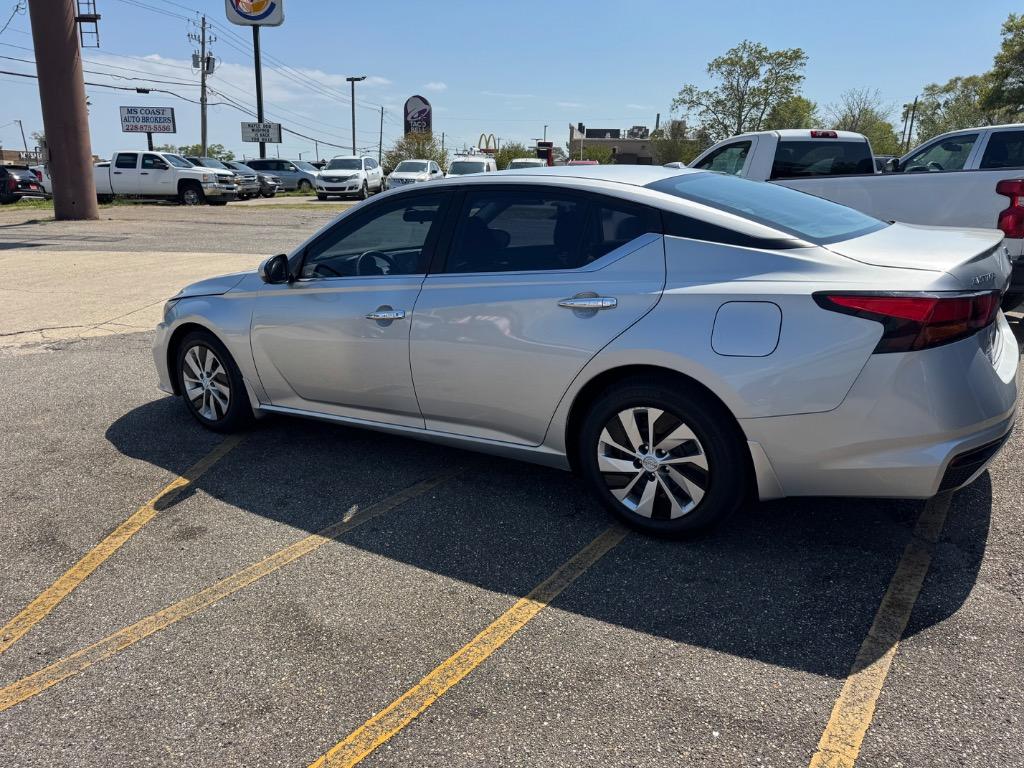 2019 Nissan Altima - $12,500