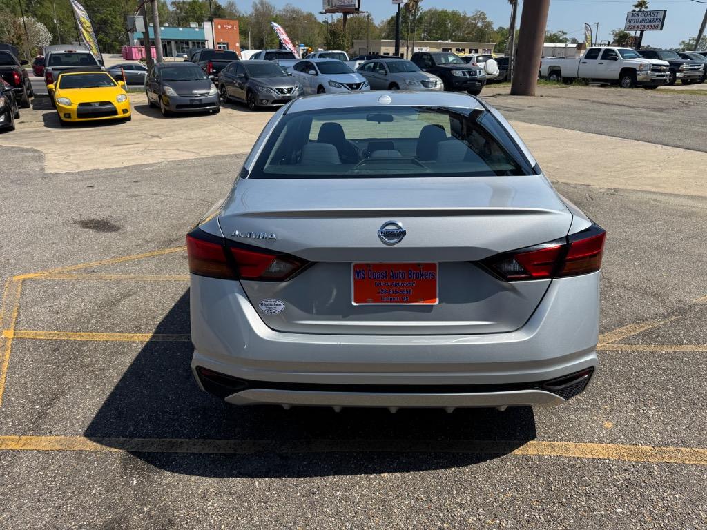 2019 Nissan Altima - $12,500