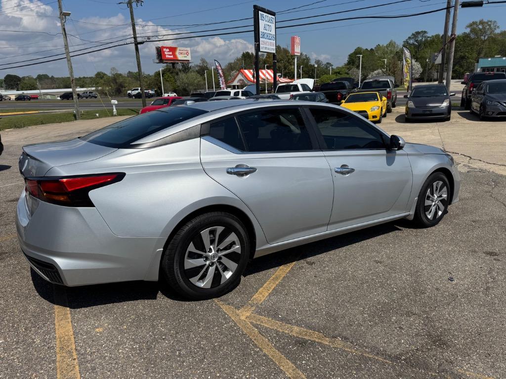 2019 Nissan Altima - $12,500