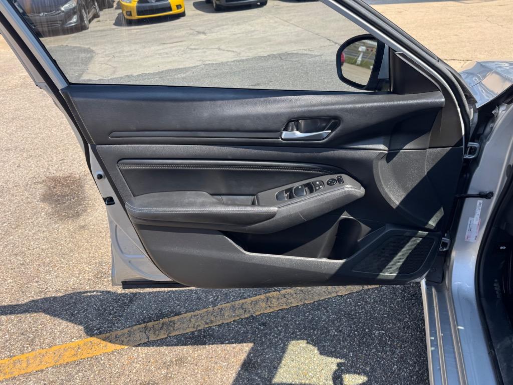 2019 Nissan Altima - $12,500