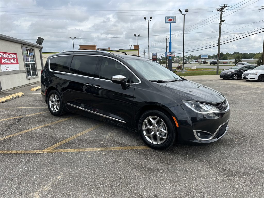 2017 Chrysler Pacifica Limited photo