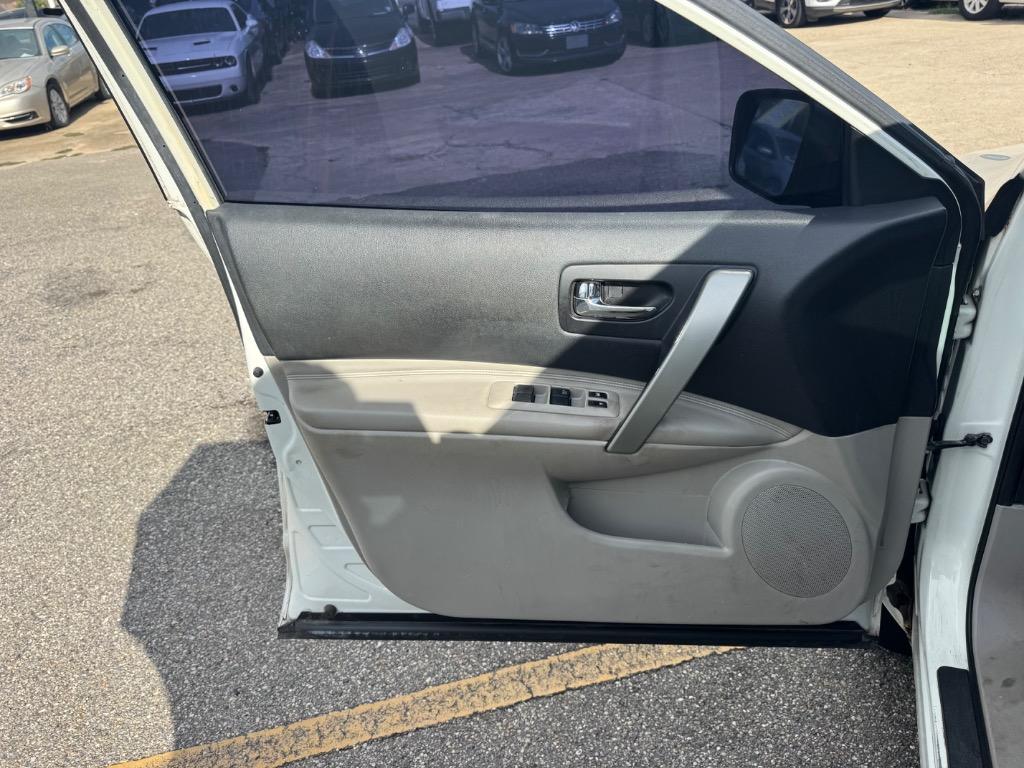 2013 Nissan Rogue - $9,400