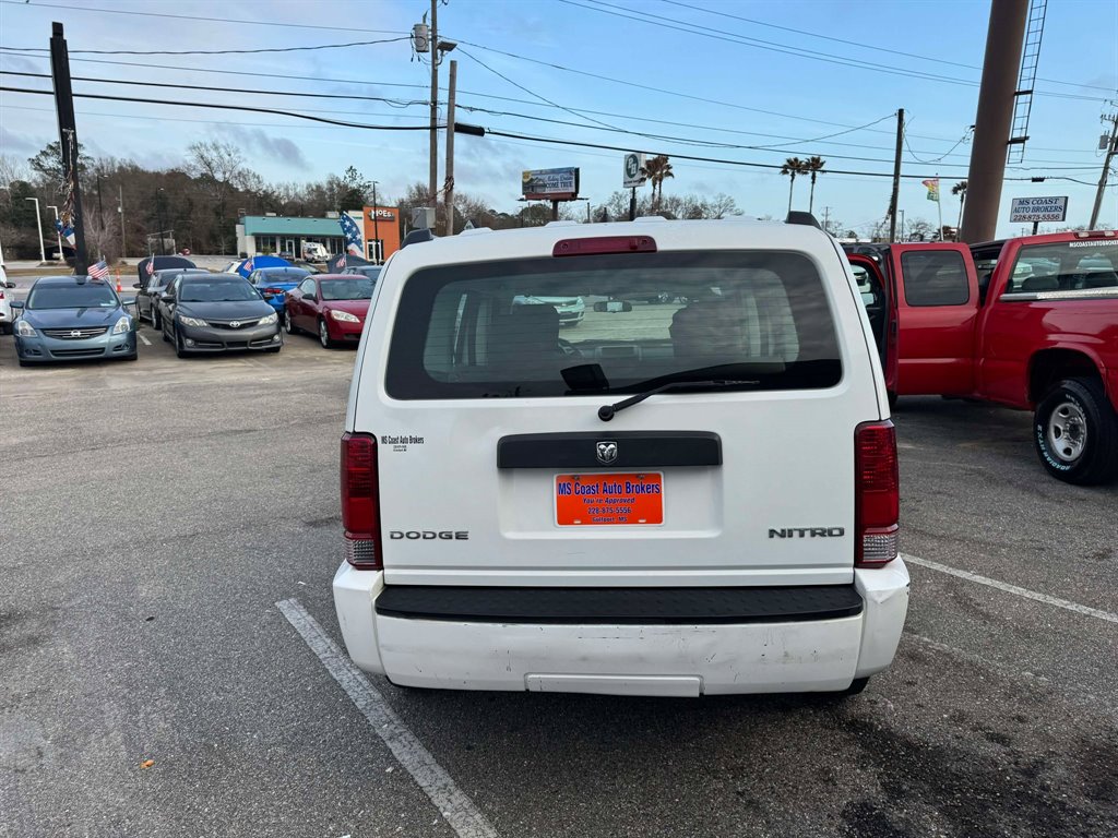 2009 Dodge Nitro SE photo