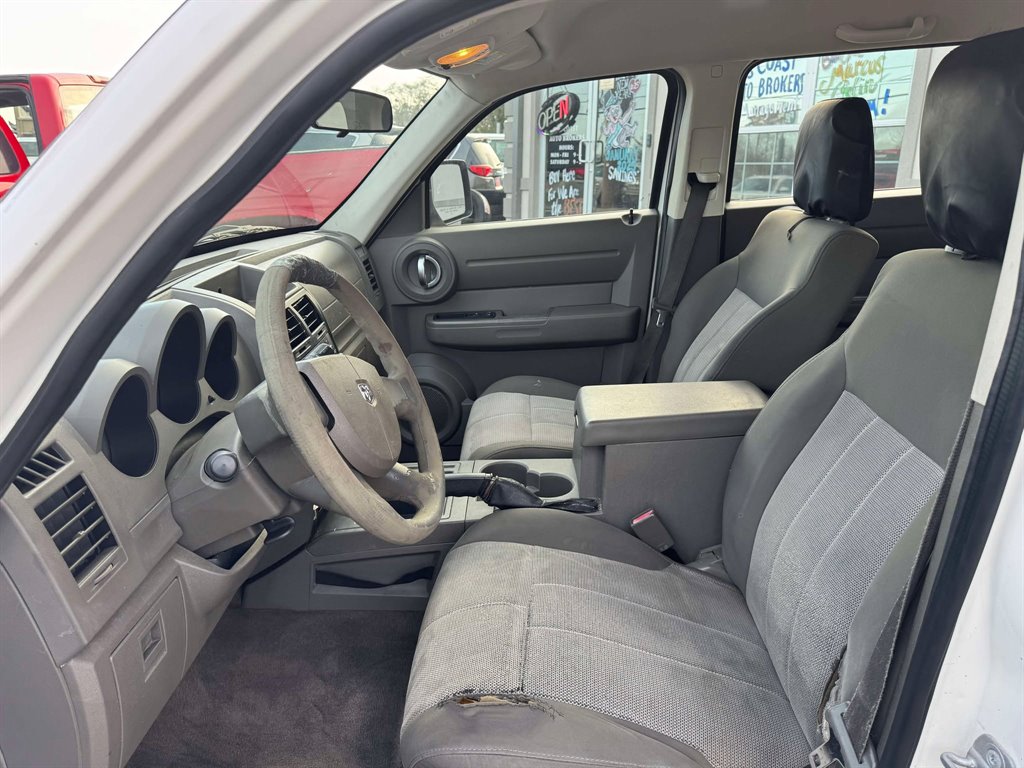 2009 Dodge Nitro SE photo