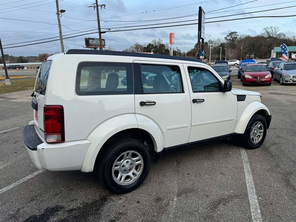 2009 Dodge Nitro SE photo