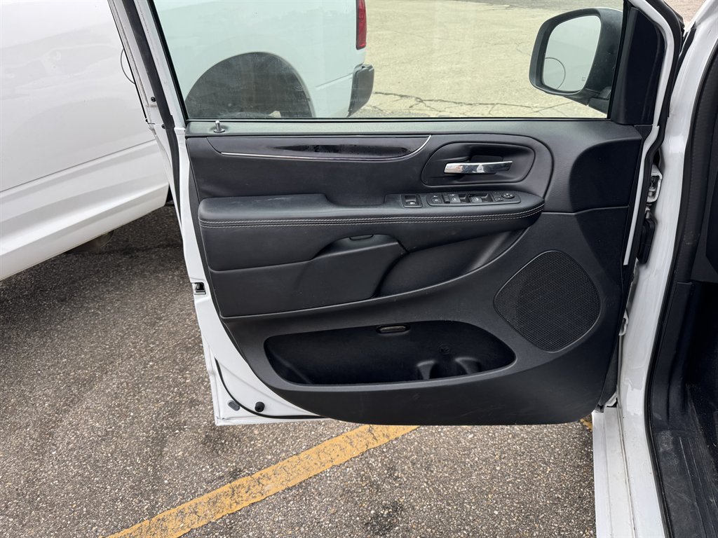2017 Dodge Grand Caravan SXT photo