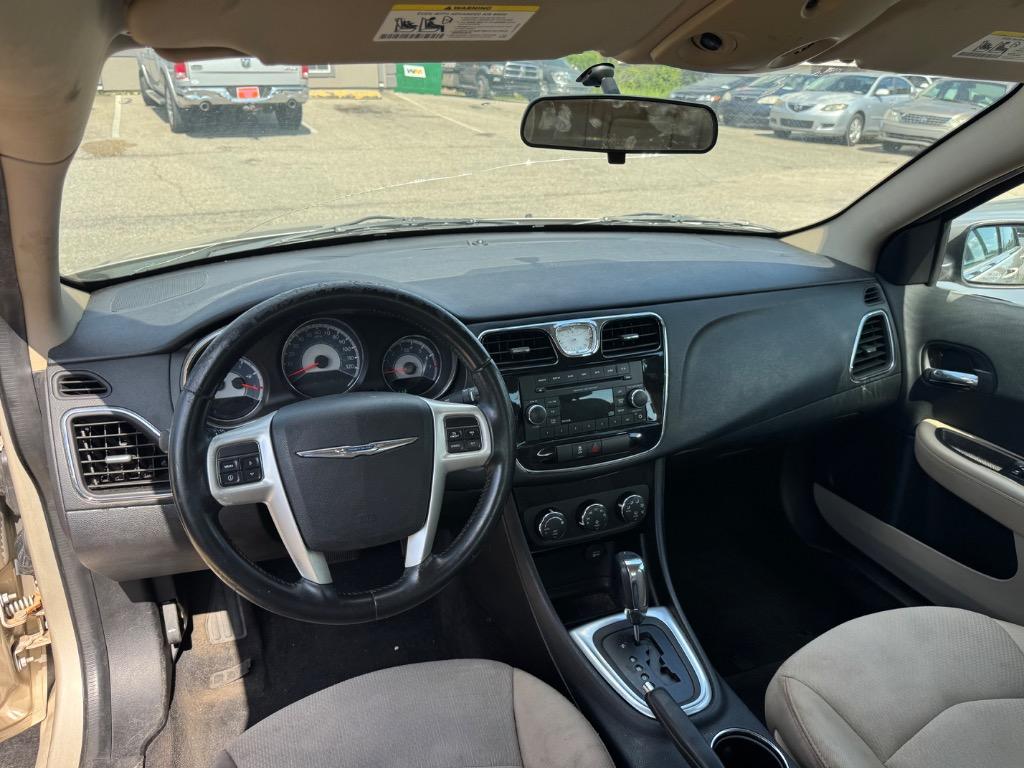 2013 Chrysler 200 - $9,300