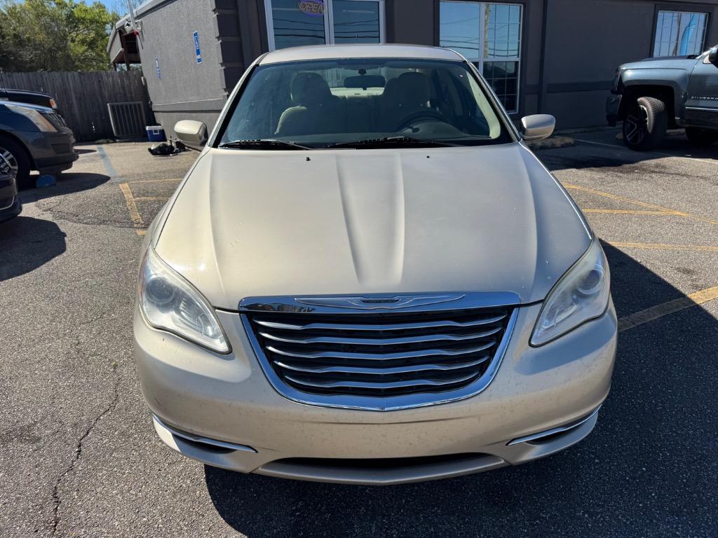 2013 Chrysler 200 - $9,300