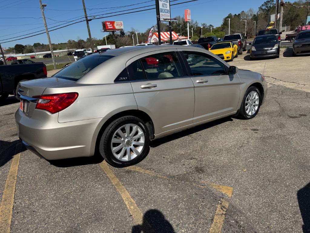 2013 Chrysler 200 - $9,300