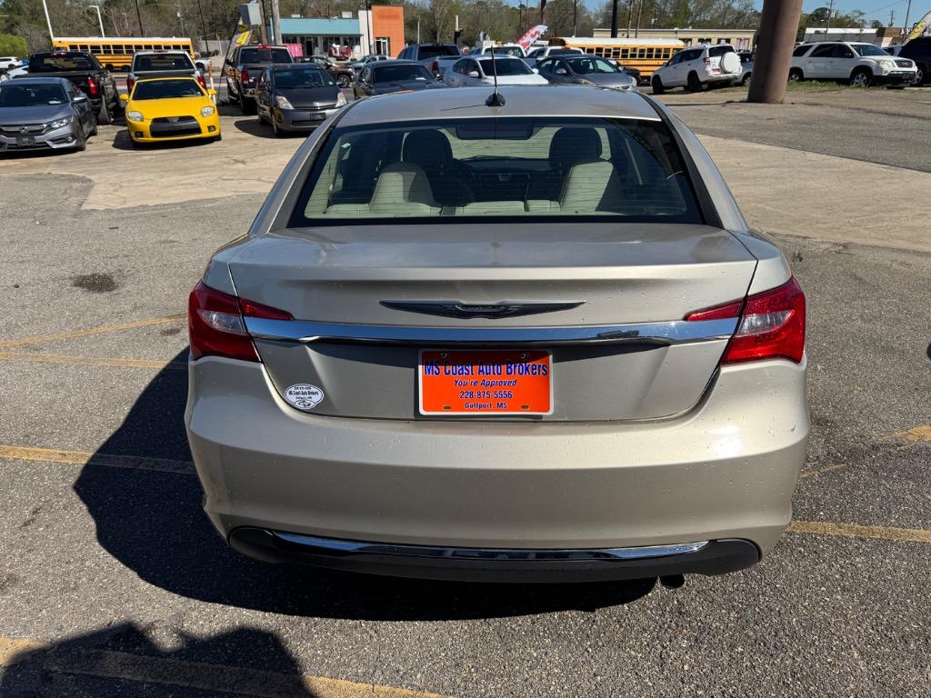 2013 Chrysler 200 - $9,300