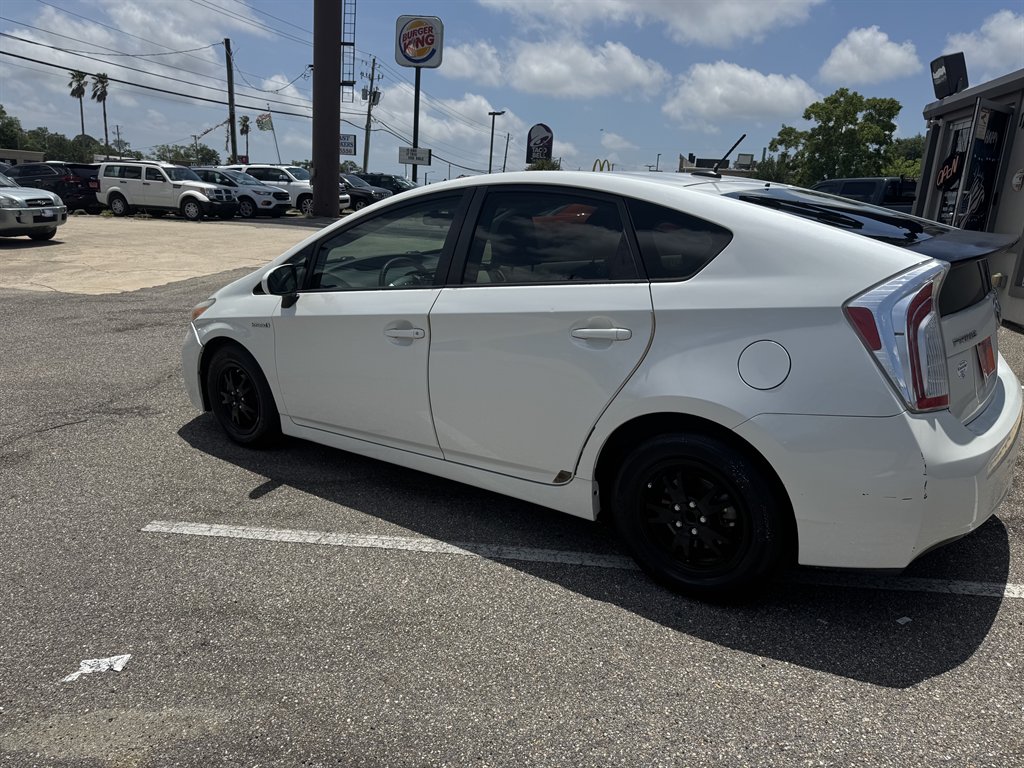 2014 Toyota Prius One photo