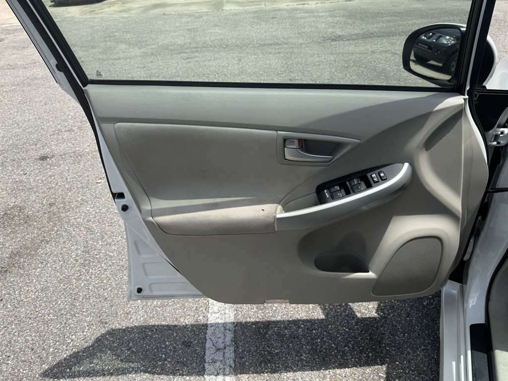 2014 Toyota Prius One photo
