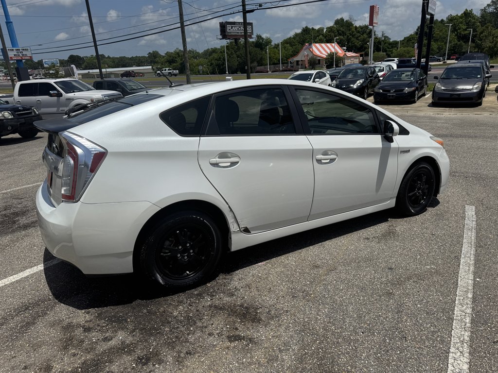 2014 Toyota Prius One photo