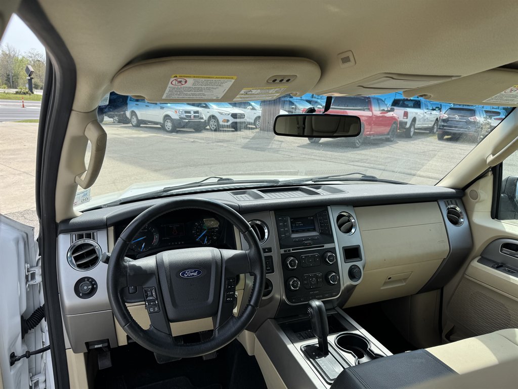 2017 Ford Expedition XLT photo