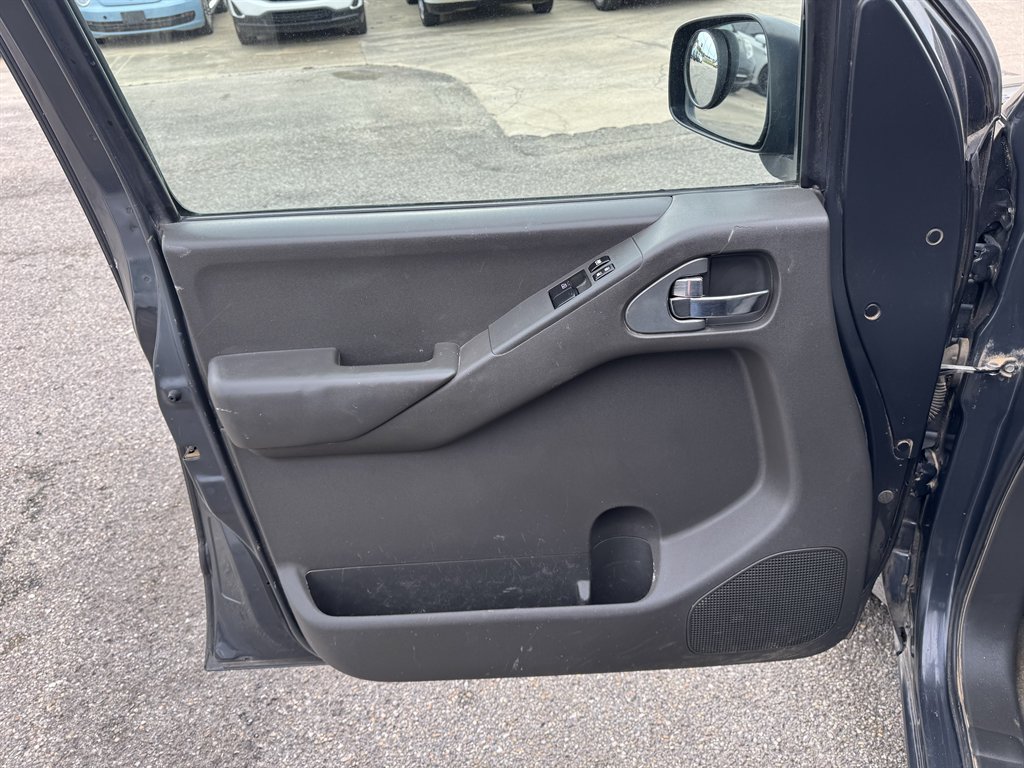 2013 Nissan Frontier S photo