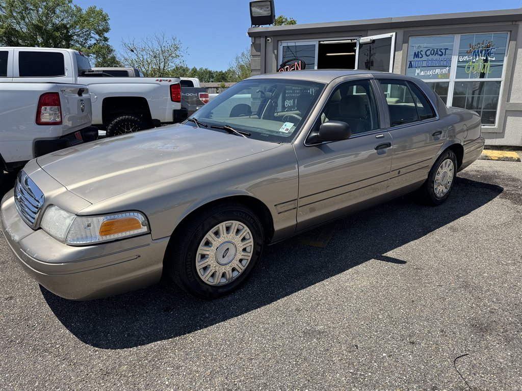 2004 Ford Crown Victoria photo