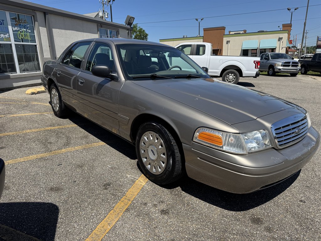 2004 Ford Crown Victoria photo