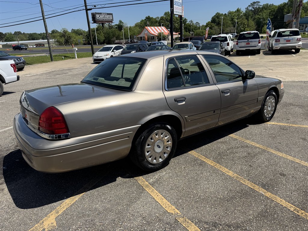 2004 Ford Crown Victoria photo