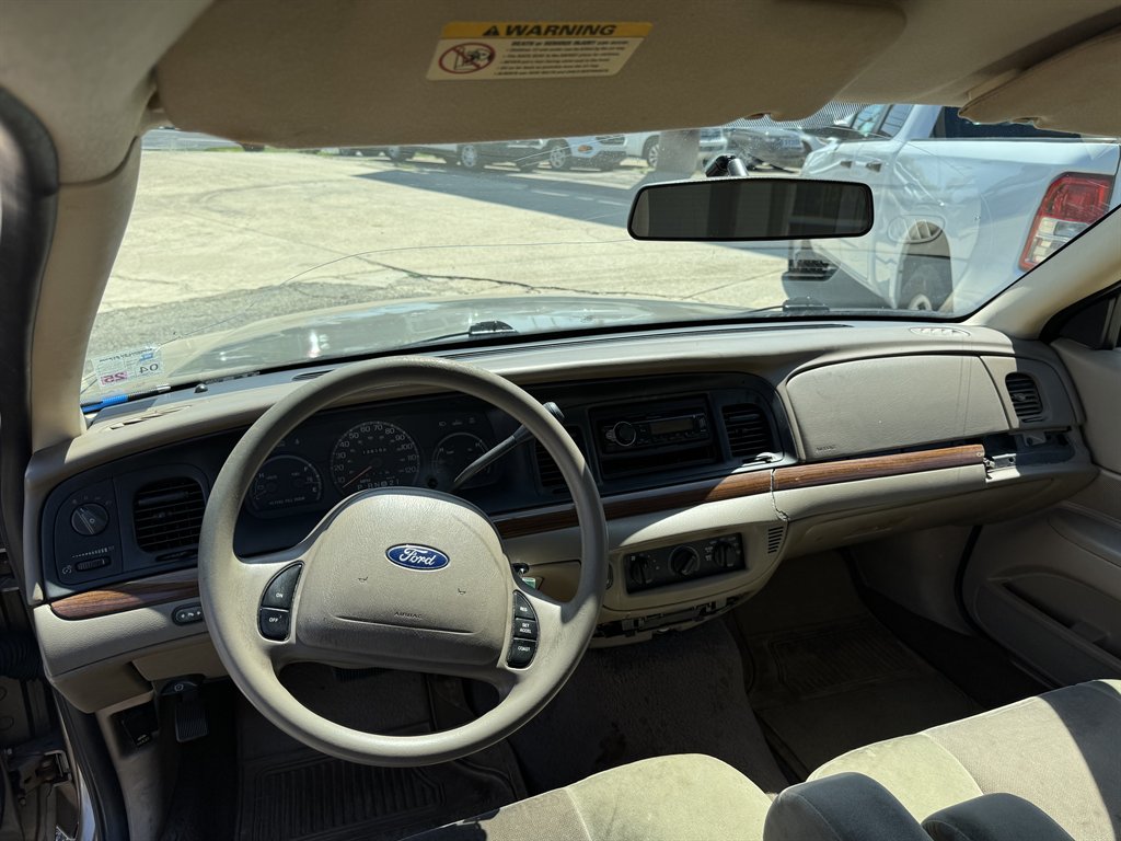 2004 Ford Crown Victoria photo