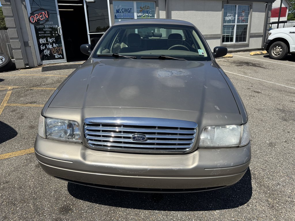 2004 Ford Crown Victoria photo