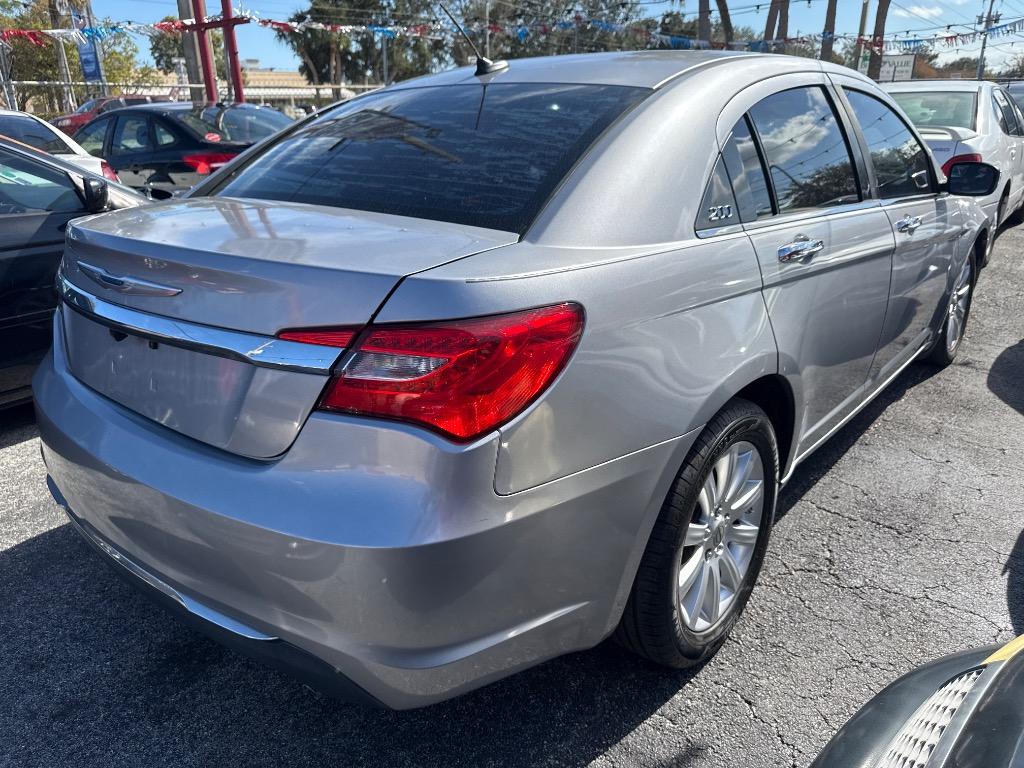 2013 Chrysler 200 Limited photo