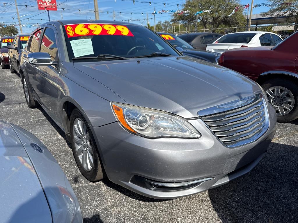 2013 Chrysler 200 Limited photo