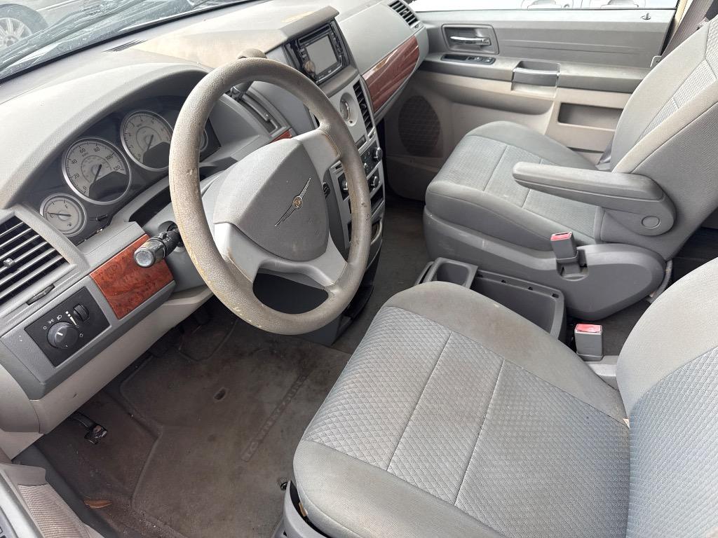 2009 Chrysler Town & Country - $1,499
