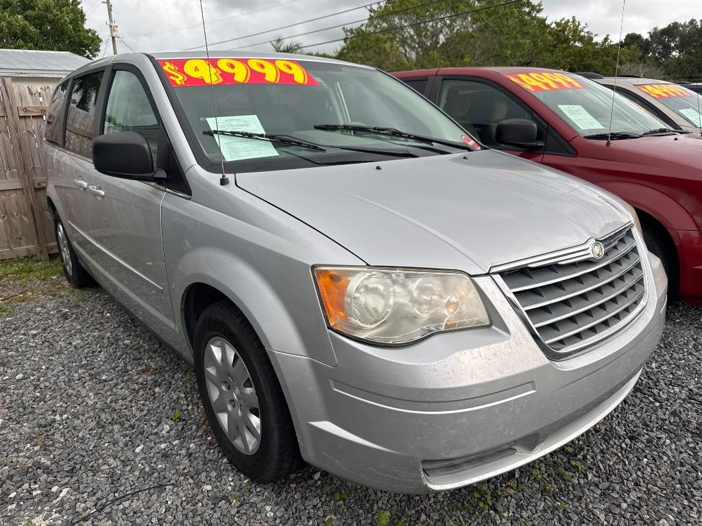 2009 Chrysler Town & Country - $1,499