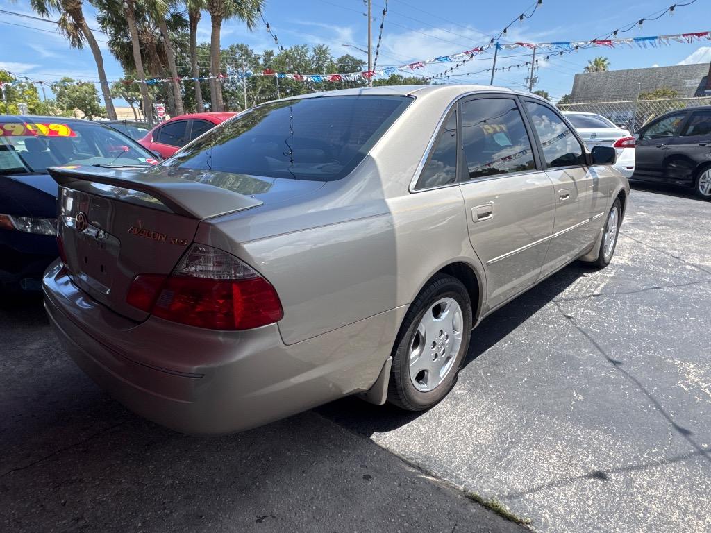 2004 Toyota Avalon XL photo