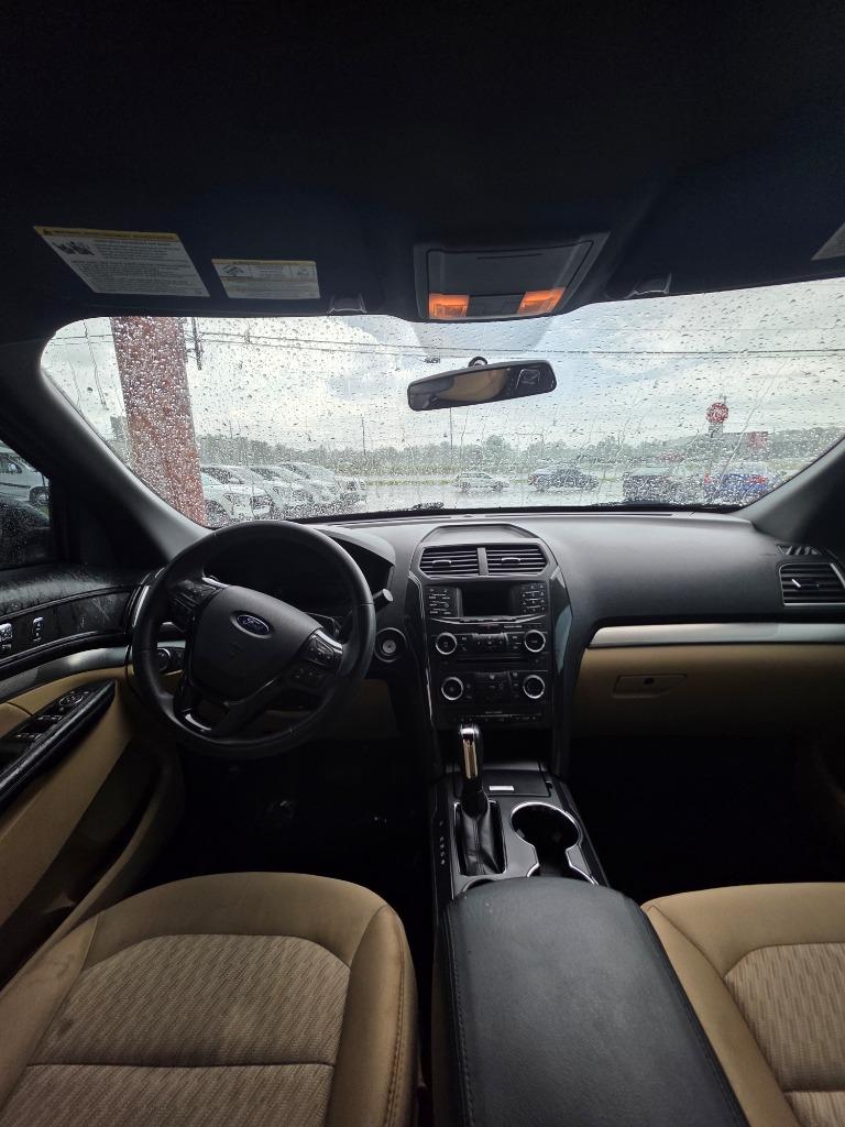 2017 Ford Explorer - $13,995