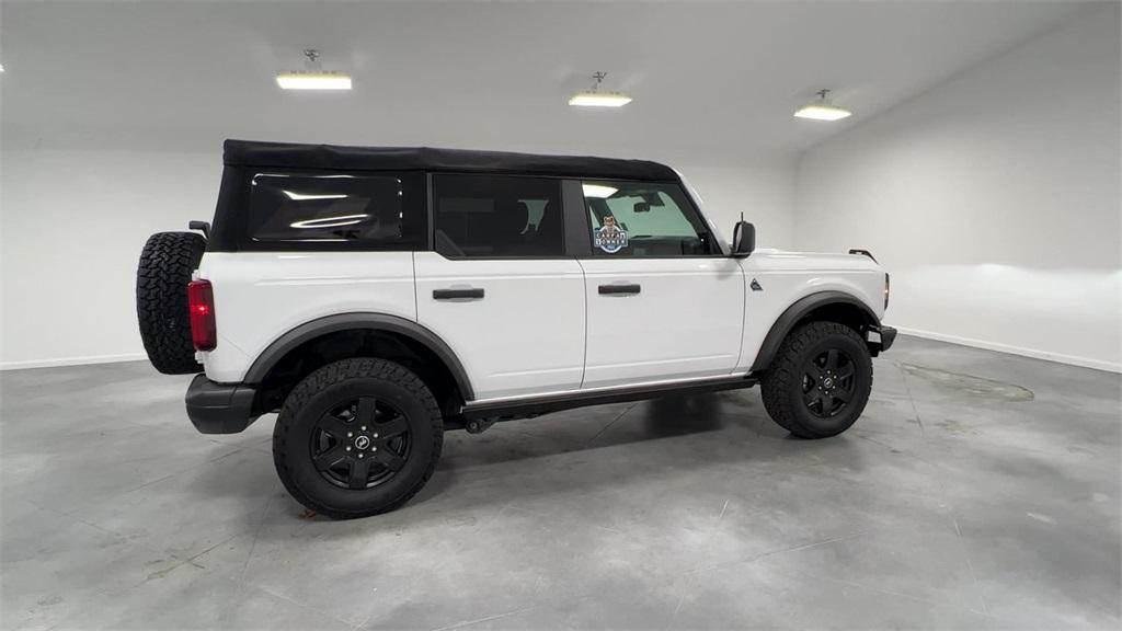 2022 Ford Bronco Black Diamond photo