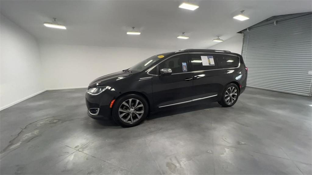 2018 Chrysler Pacifica Limited photo