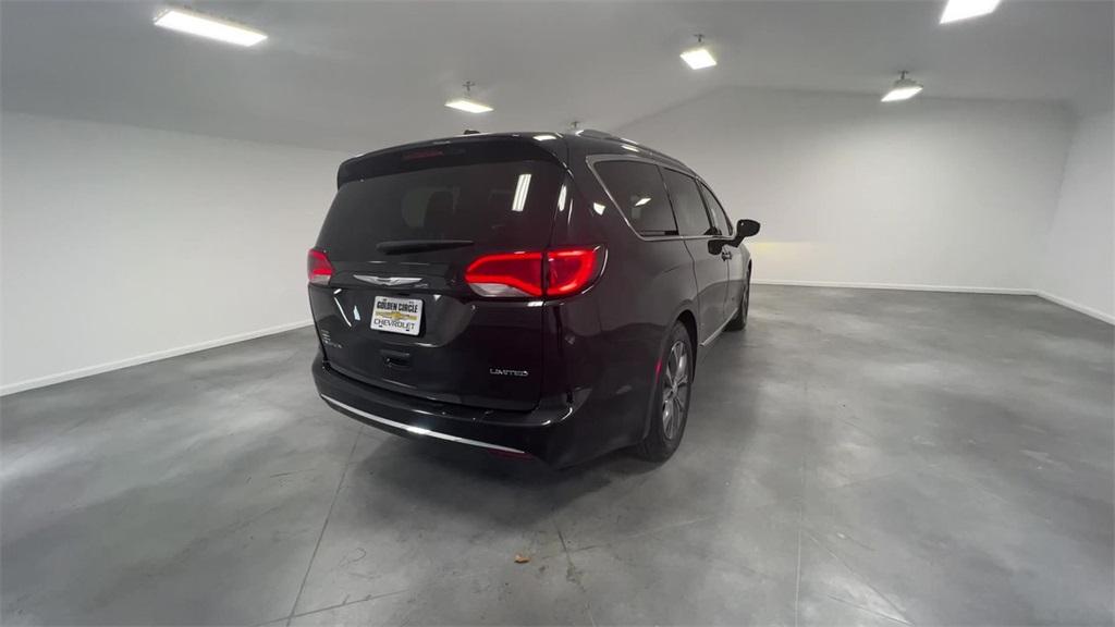 2018 Chrysler Pacifica Limited photo
