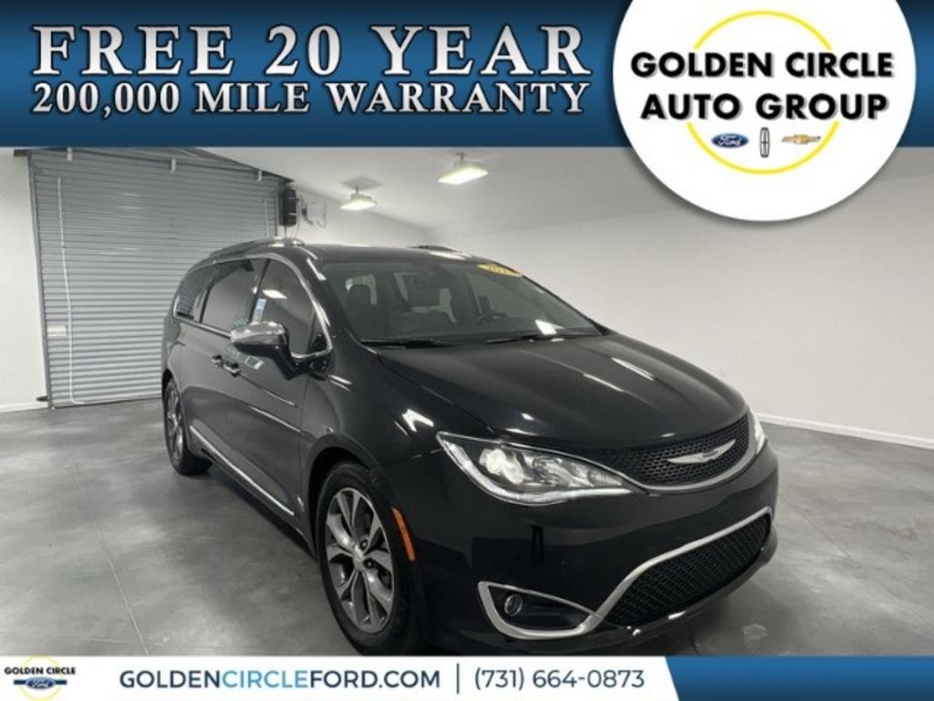 The 2018 Chrysler Pacifica Limited photos