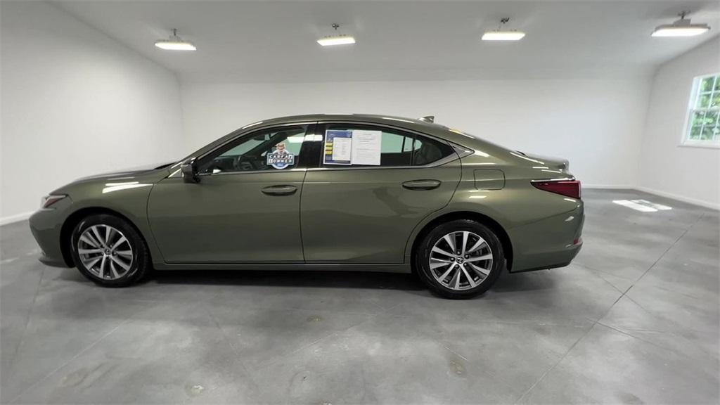 2019 Lexus ES ES photo