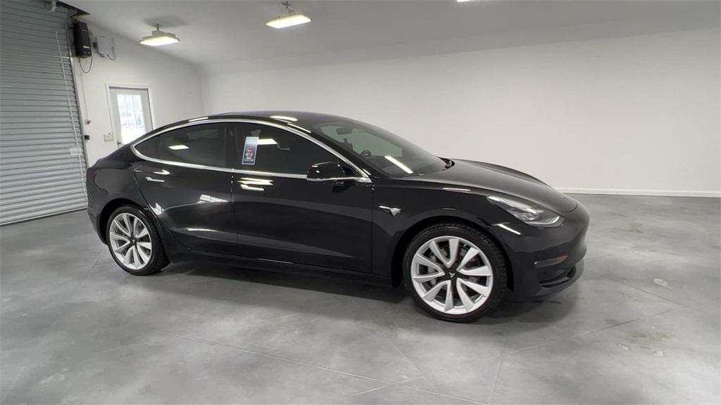 2019 Tesla Model 3 Standard Range Plus photo