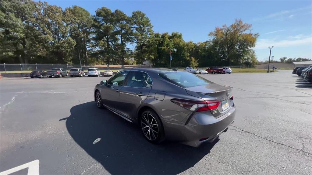 2021 Toyota Camry SE photo