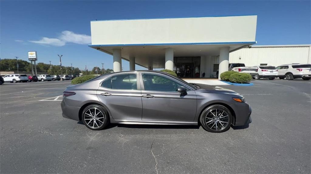 2021 Toyota Camry SE photo