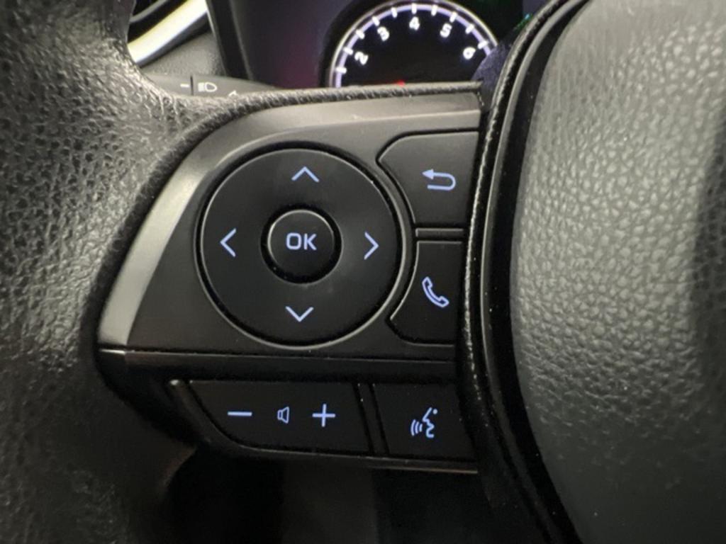 2021 Toyota RAV4 LE photo